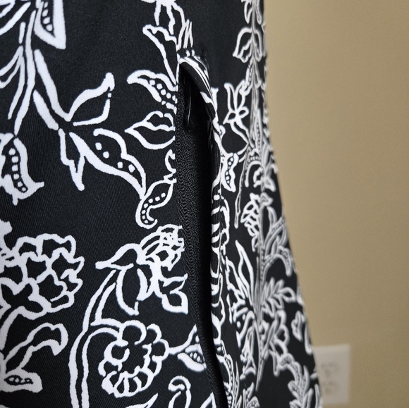 Tommy Bahama Active Top Womens S Full Zip Black White Floral - Picture 3 of 11